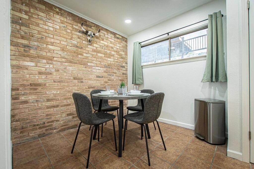 Downtown Austin Suite Retreat מראה חיצוני תמונה